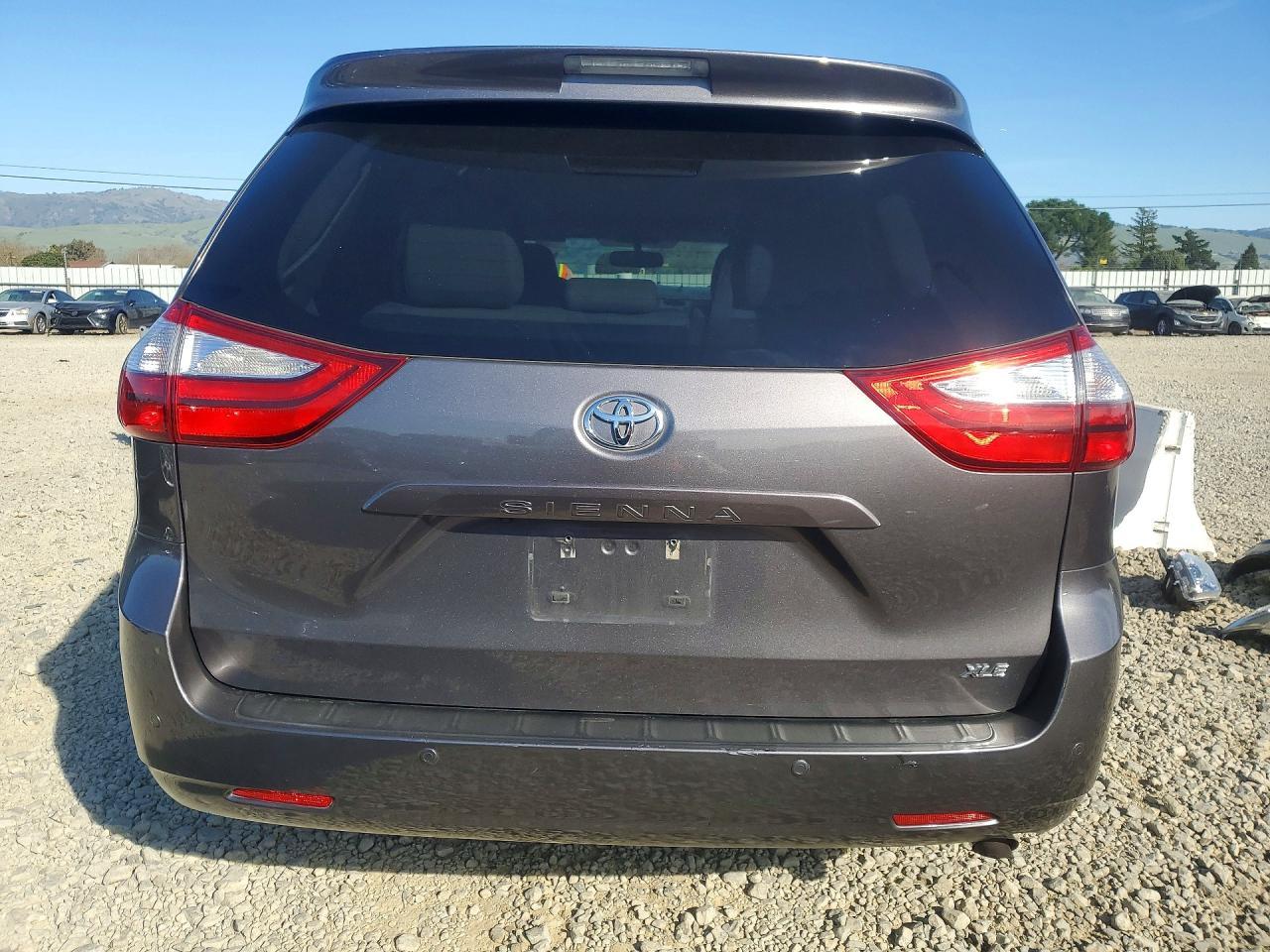 2015 TOYOTA SIENNA