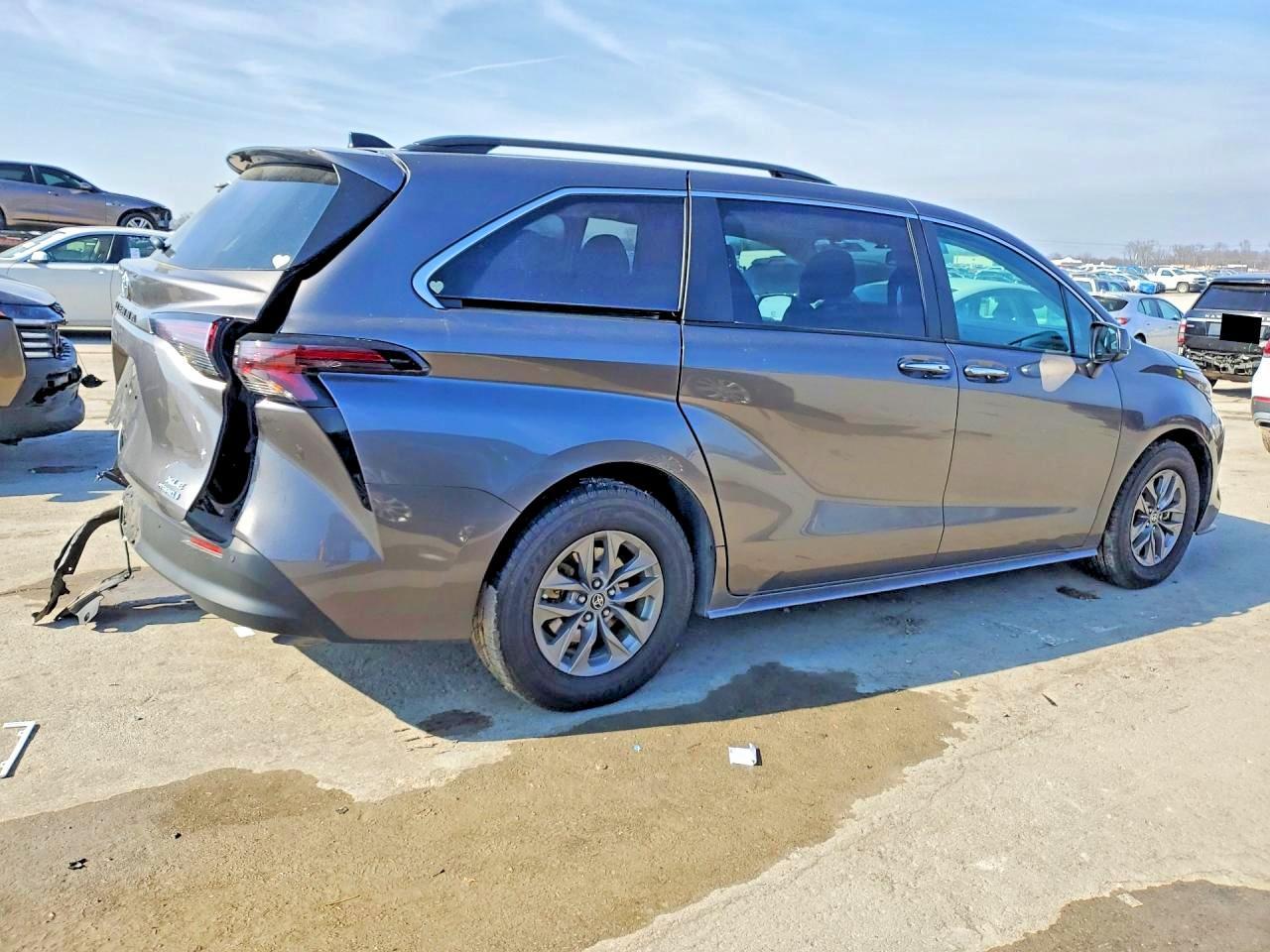 2023 TOYOTA SIENNA