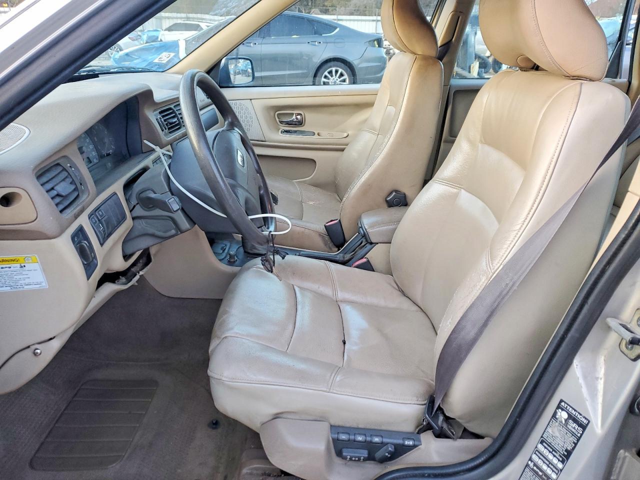 1999 VOLVO V70