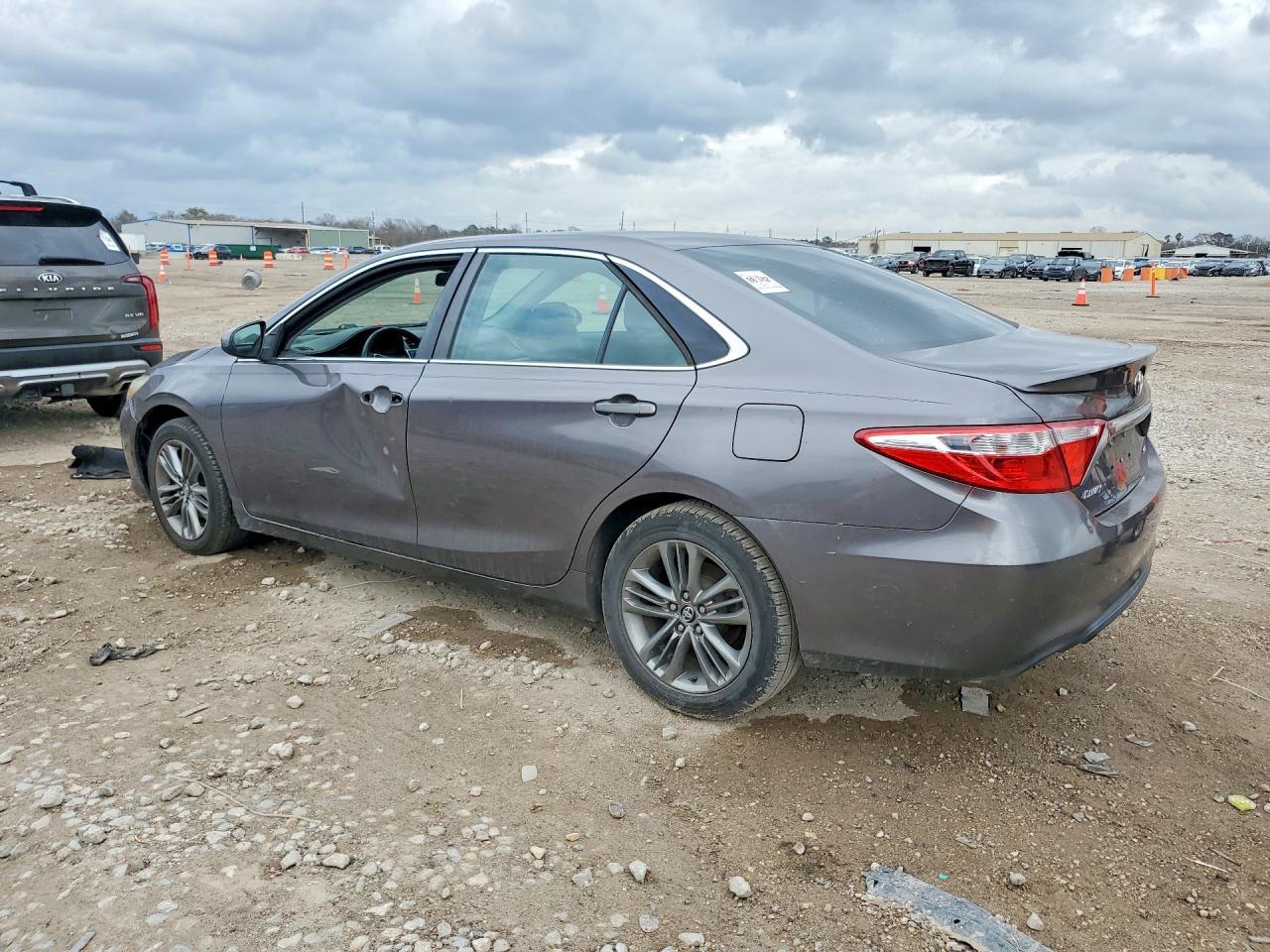 2016 TOYOTA CAMRY