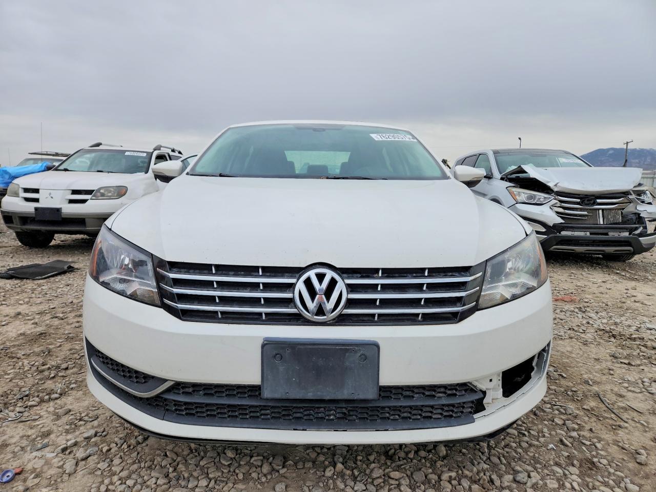 2012 VOLKSWAGEN Passat