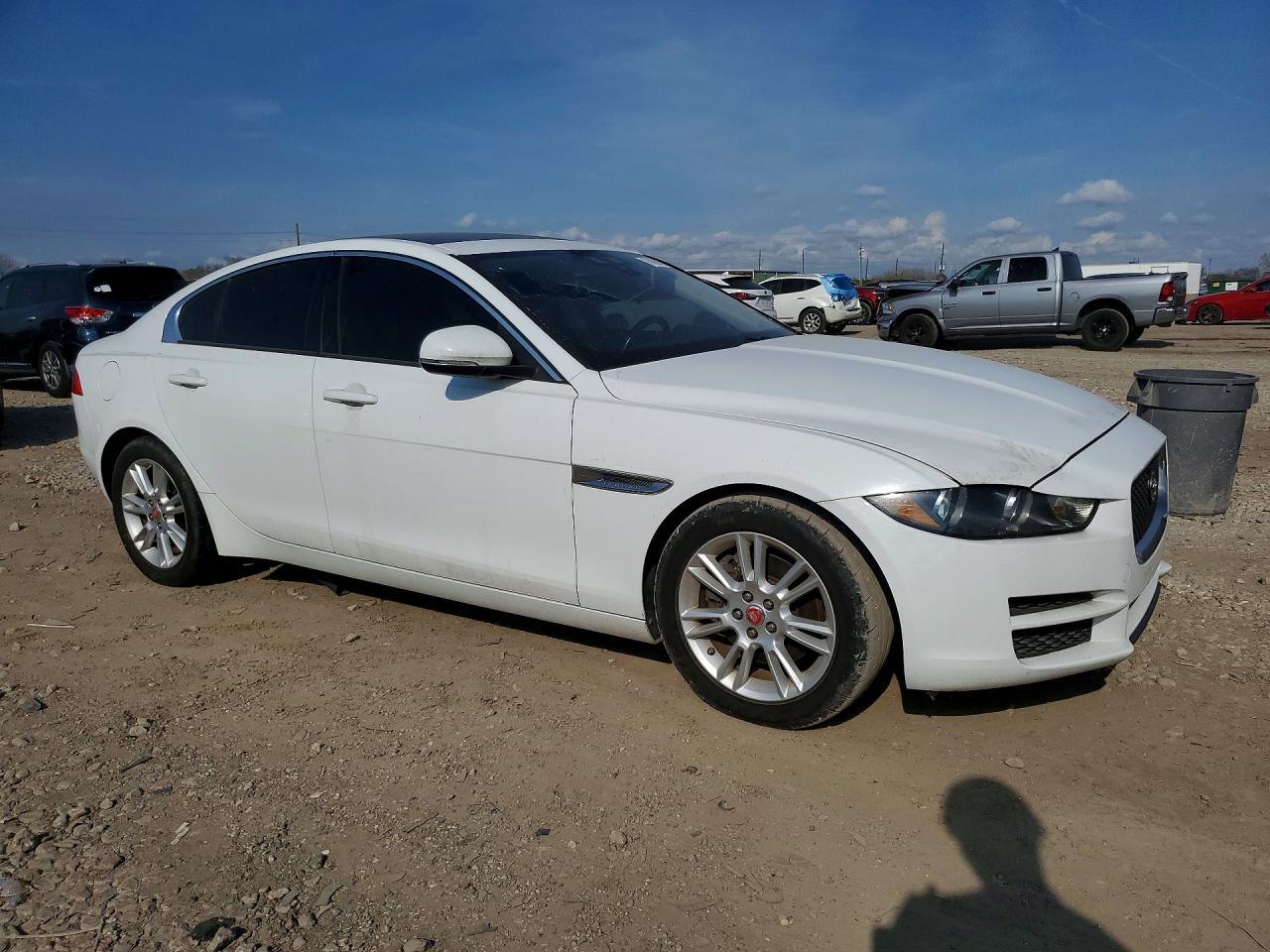 2018 JAGUAR XE