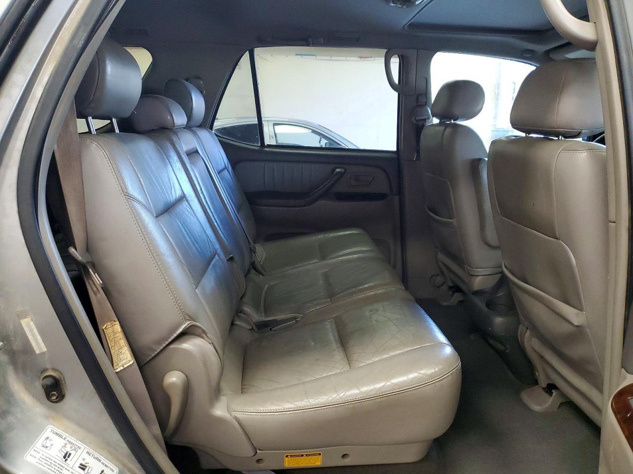 2002 TOYOTA Sequoia
