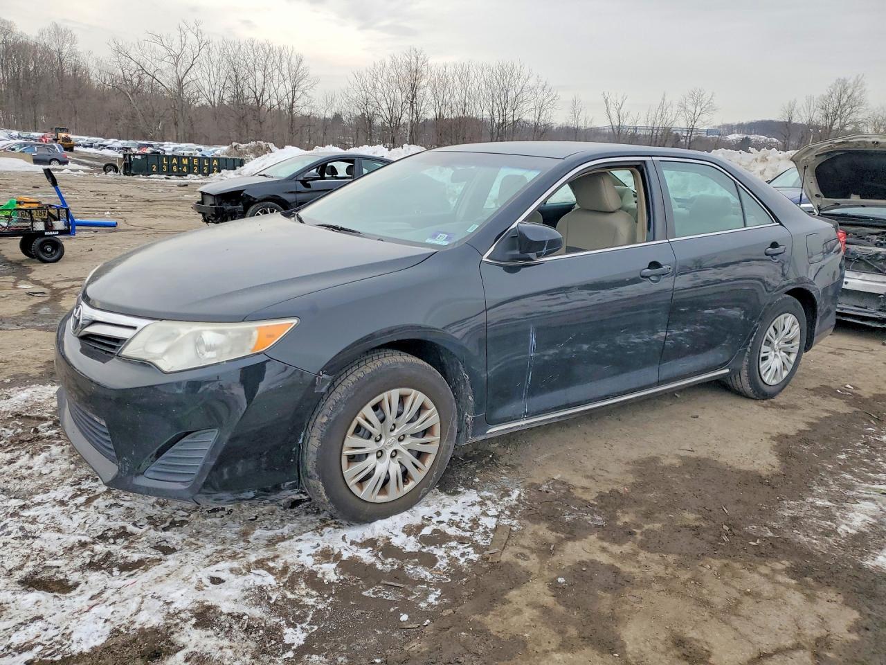2014 TOYOTA CAMRY