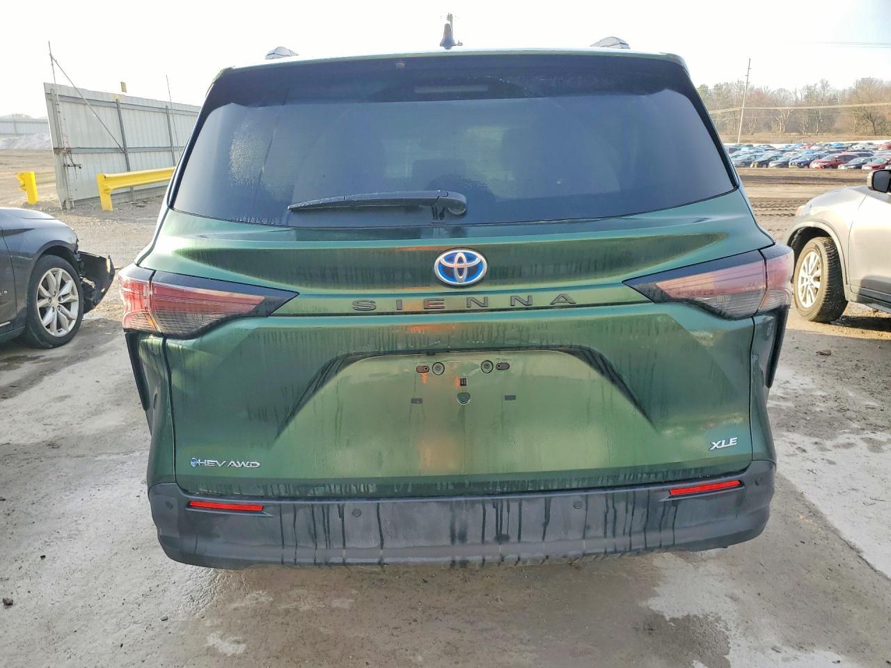 2025 TOYOTA SIENNA