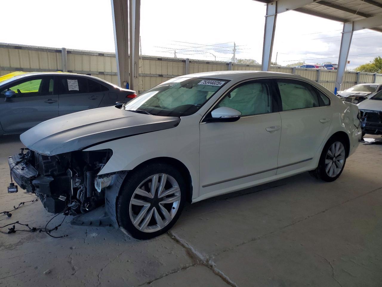 2017 VOLKSWAGEN Passat