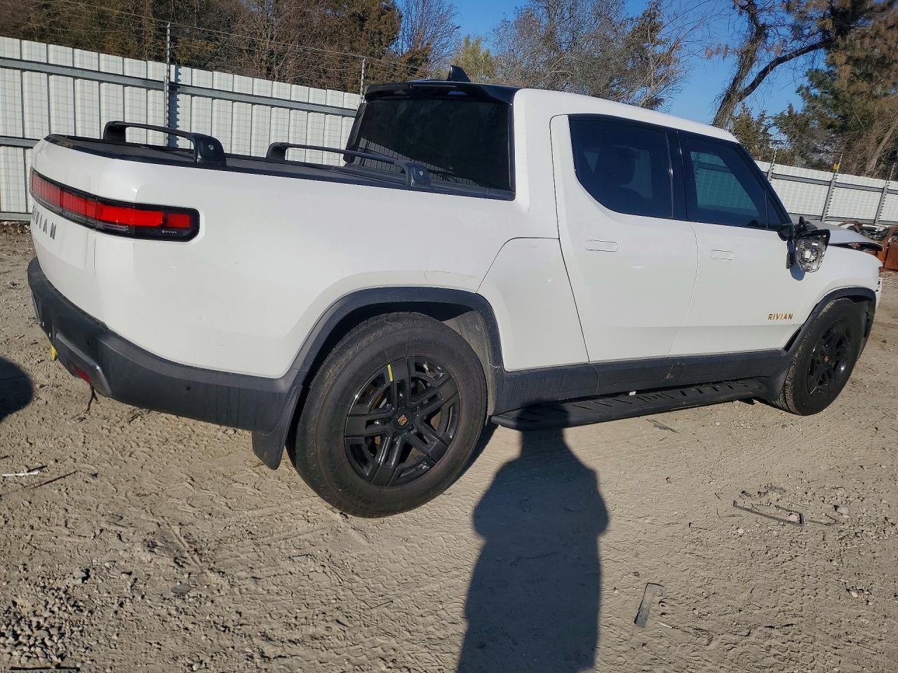 2022 RIVIAN R1t