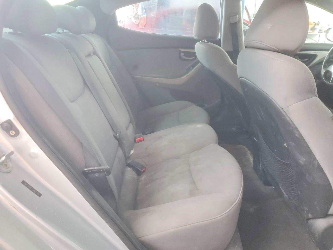 2012 HYUNDAI ELANTRA