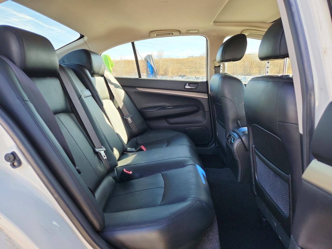 2011 INFINITI G37