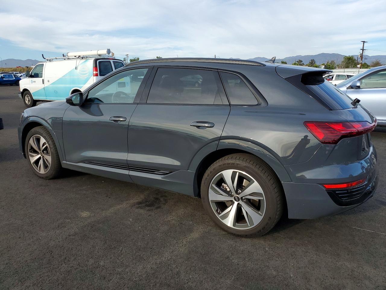 2024 AUDI Q8