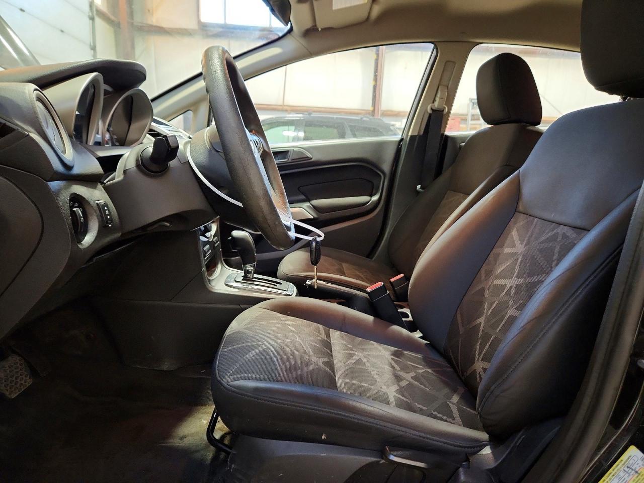 2011 FORD Fiesta