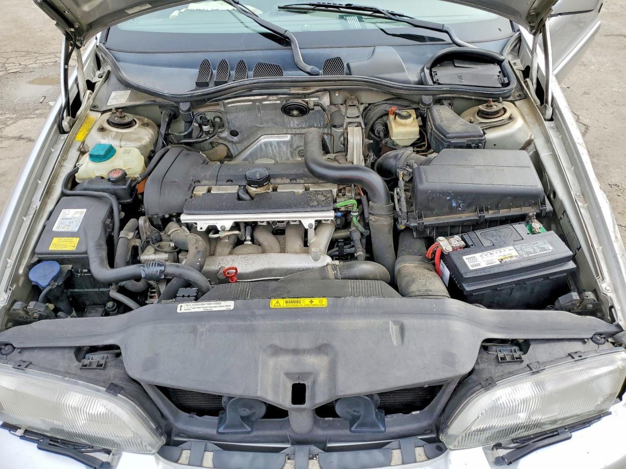 2001 VOLVO C70