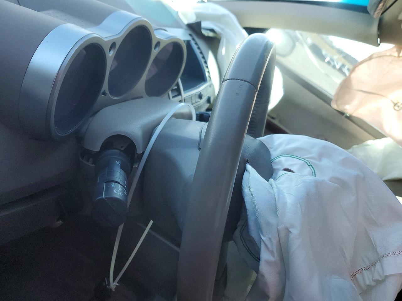 2004 NISSAN Maxima