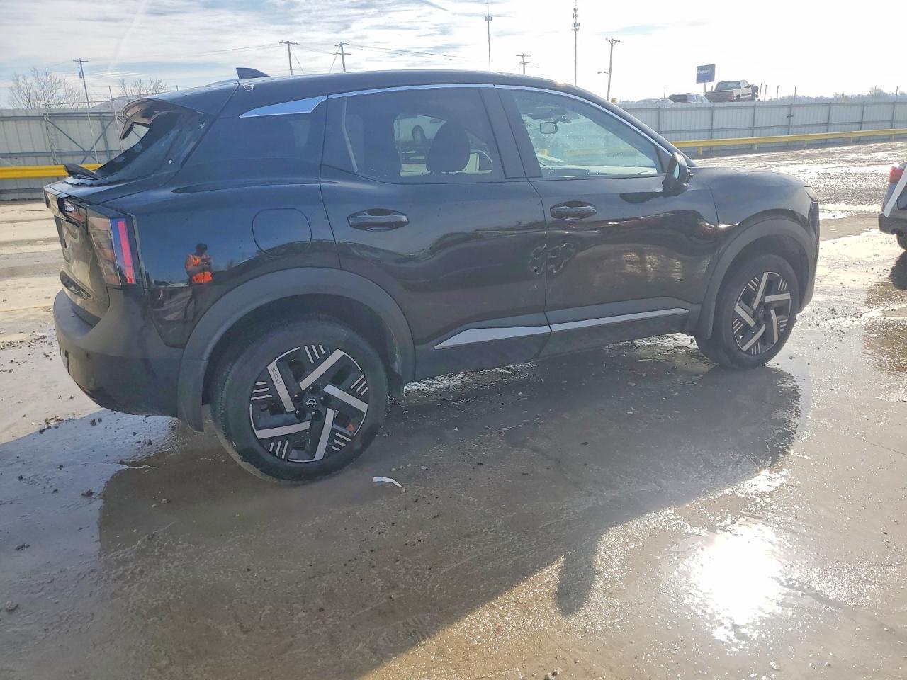 2025 NISSAN KICKS