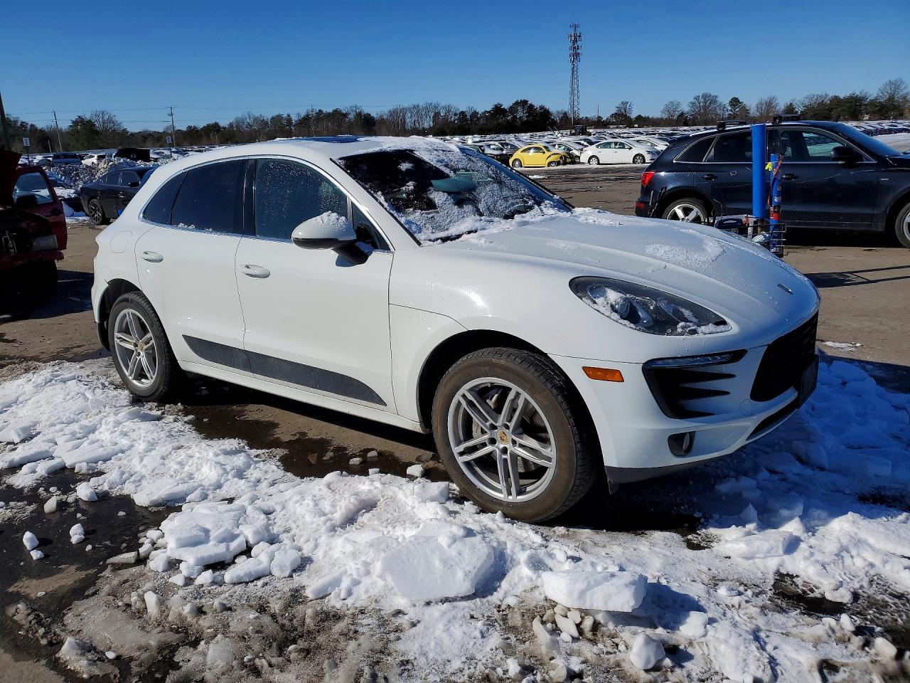 2015 PORSCHE Macan