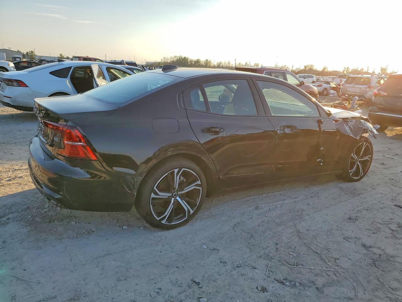 2024 VOLVO S60