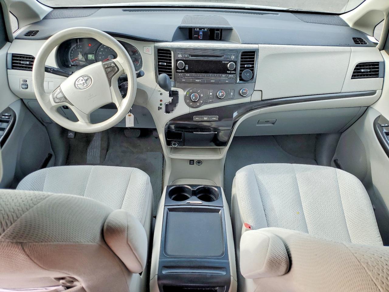 2011 TOYOTA SIENNA