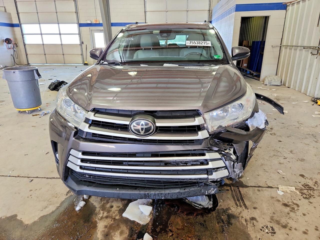 2017 TOYOTA HIGHLANDER