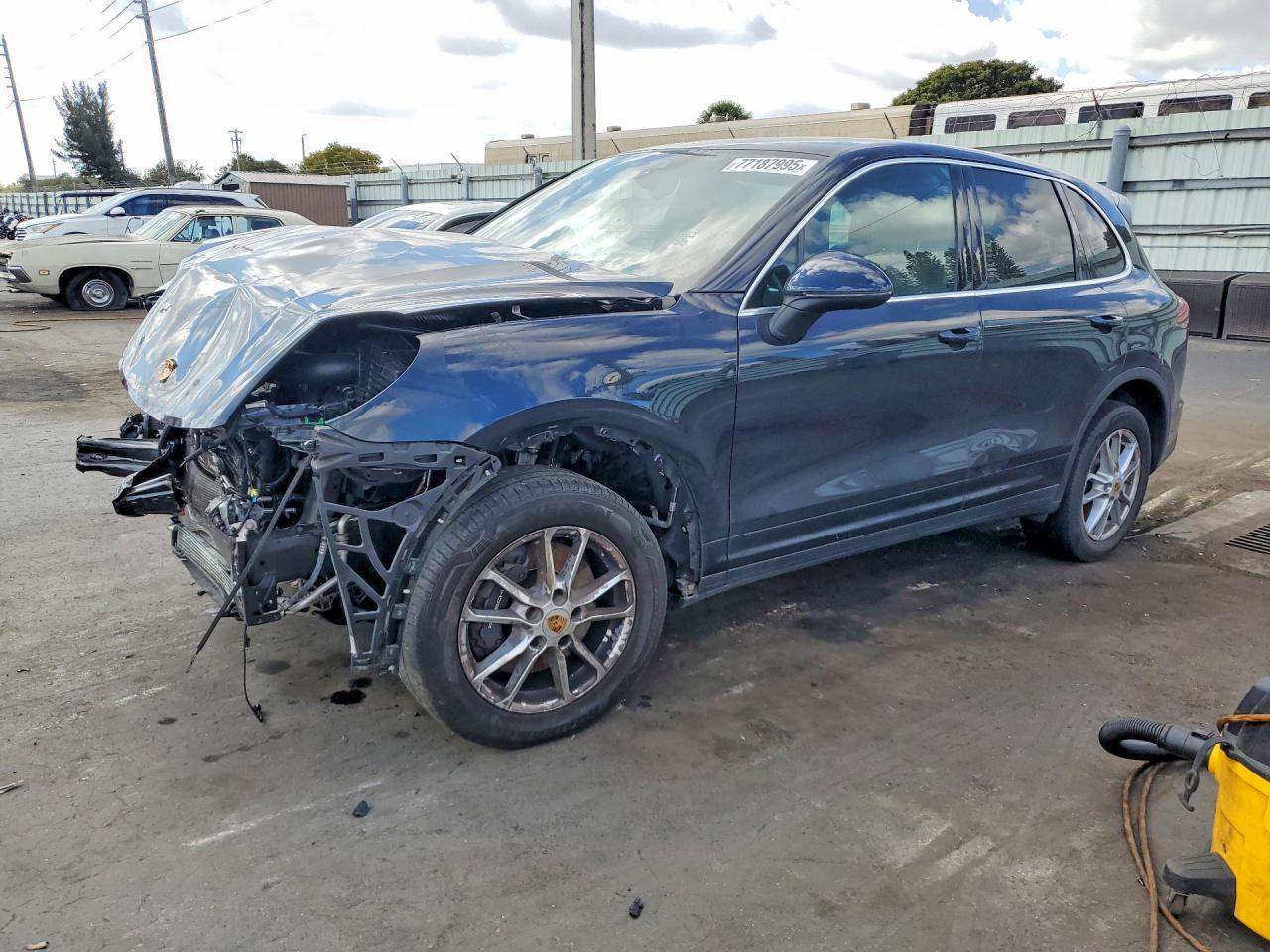 2017 PORSCHE CAYENNE
