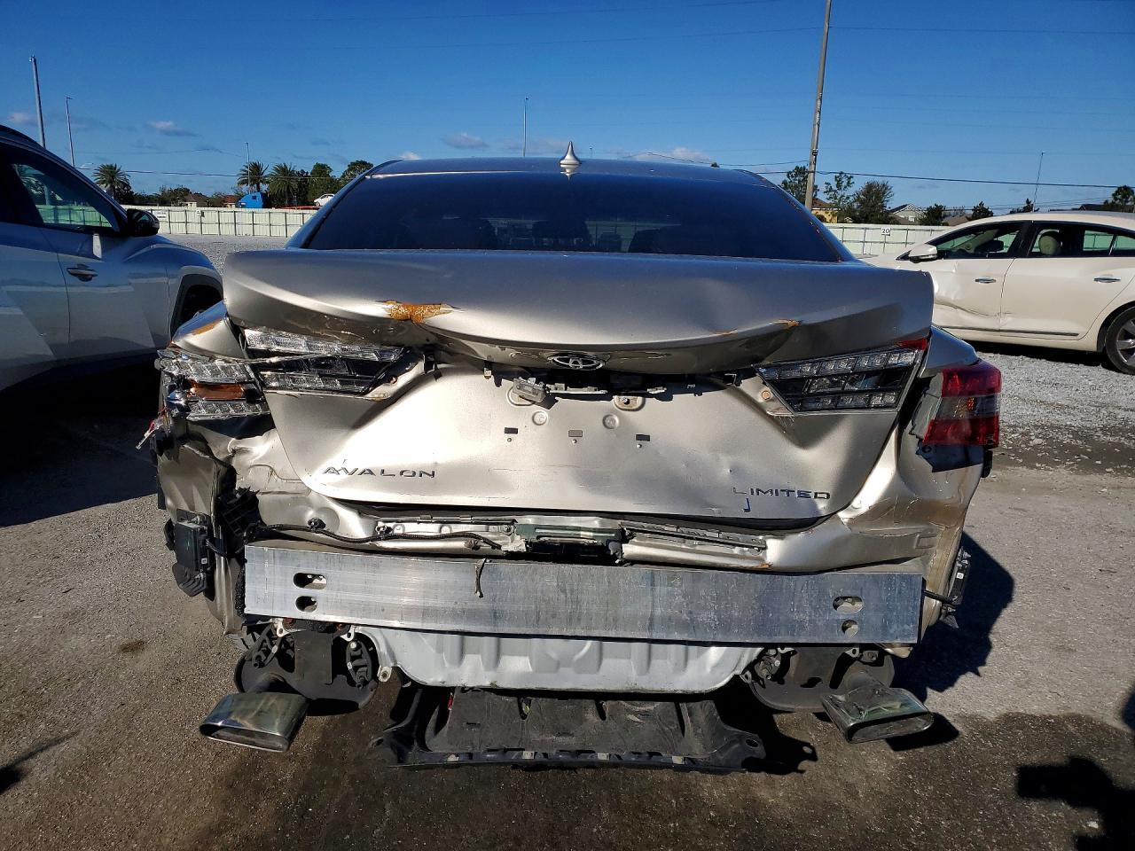 2016 TOYOTA Avalon