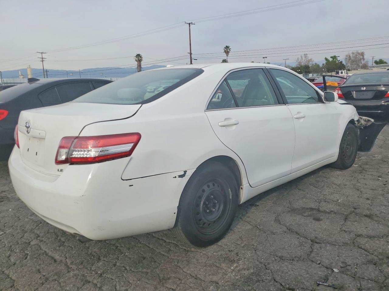 2011 TOYOTA CAMRY