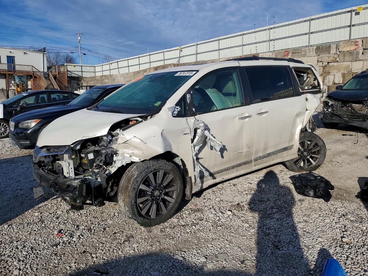 2018 TOYOTA SIENNA