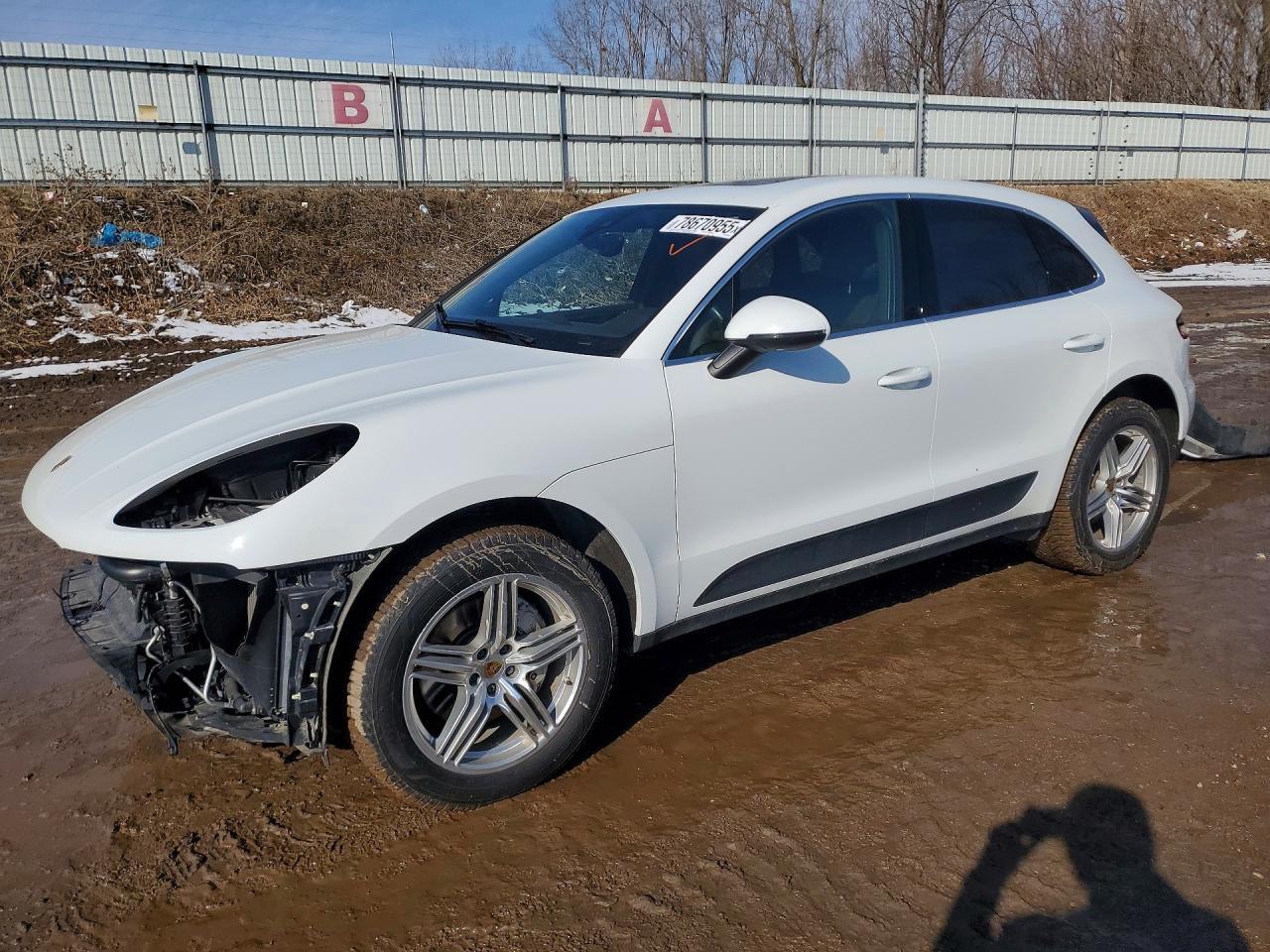 2017 PORSCHE Macan