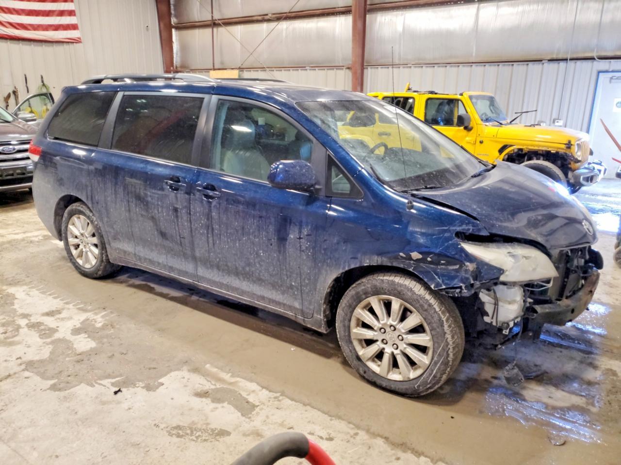 2012 TOYOTA SIENNA
