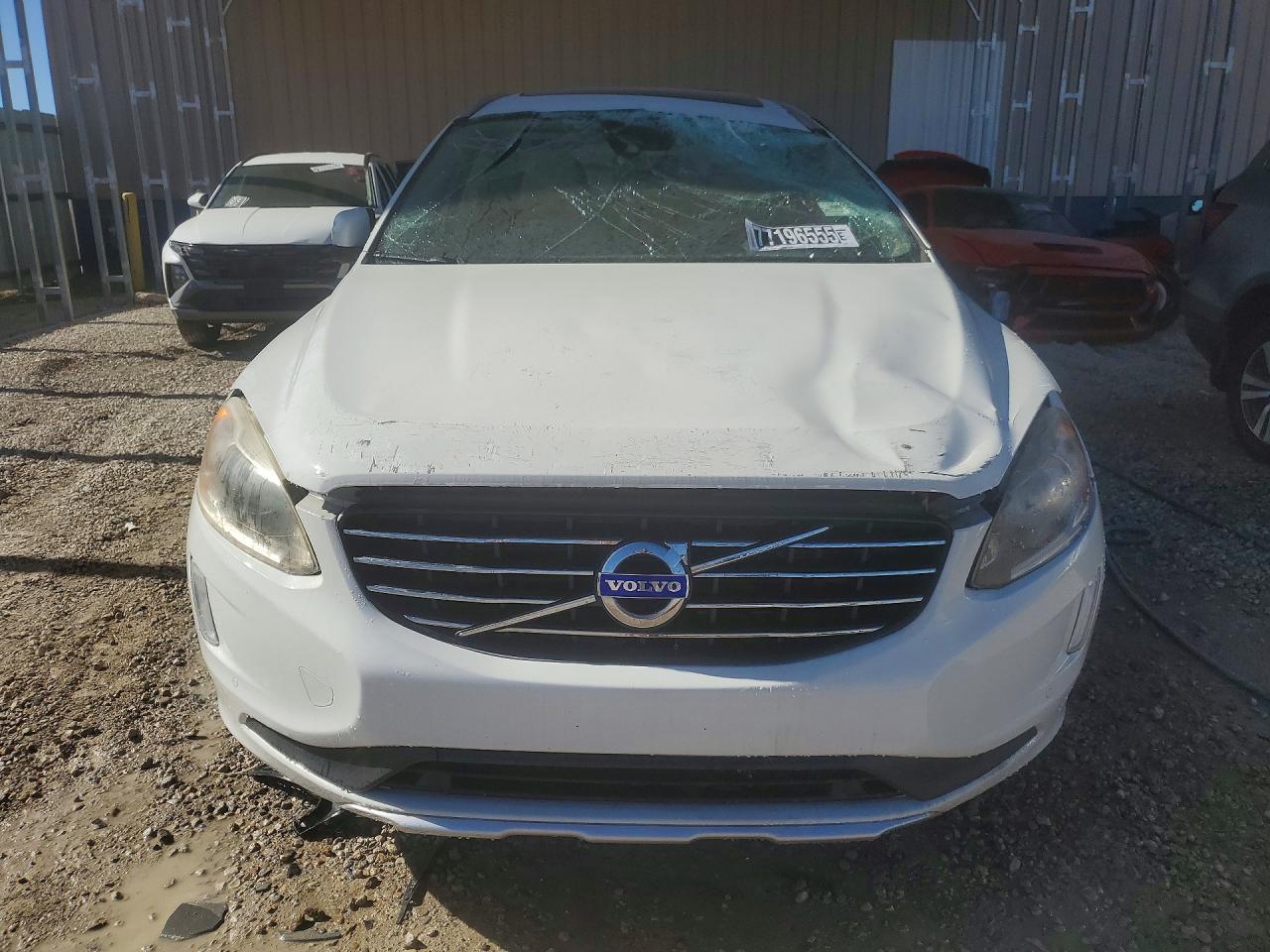 2015 VOLVO XC60