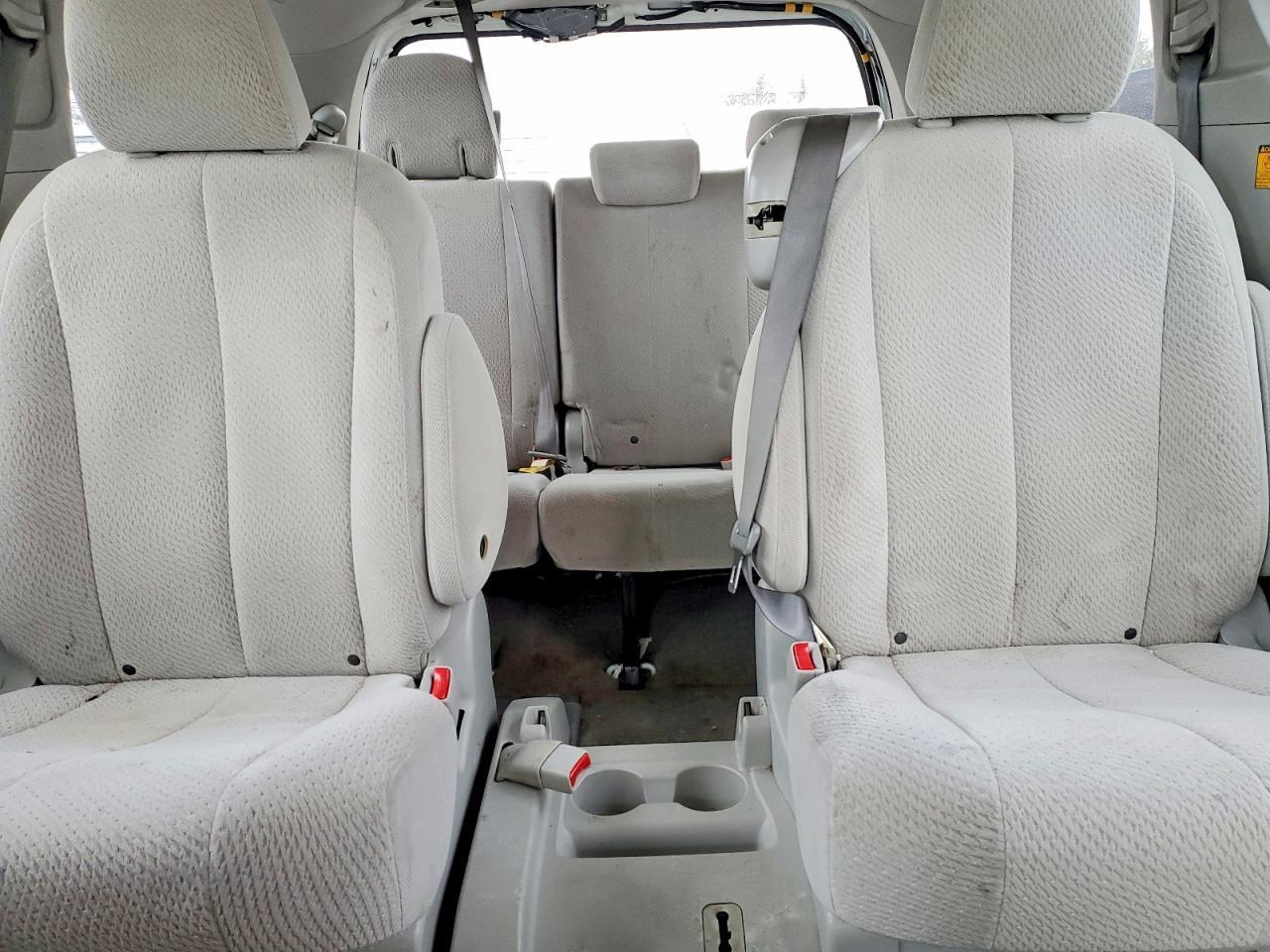 2012 TOYOTA SIENNA