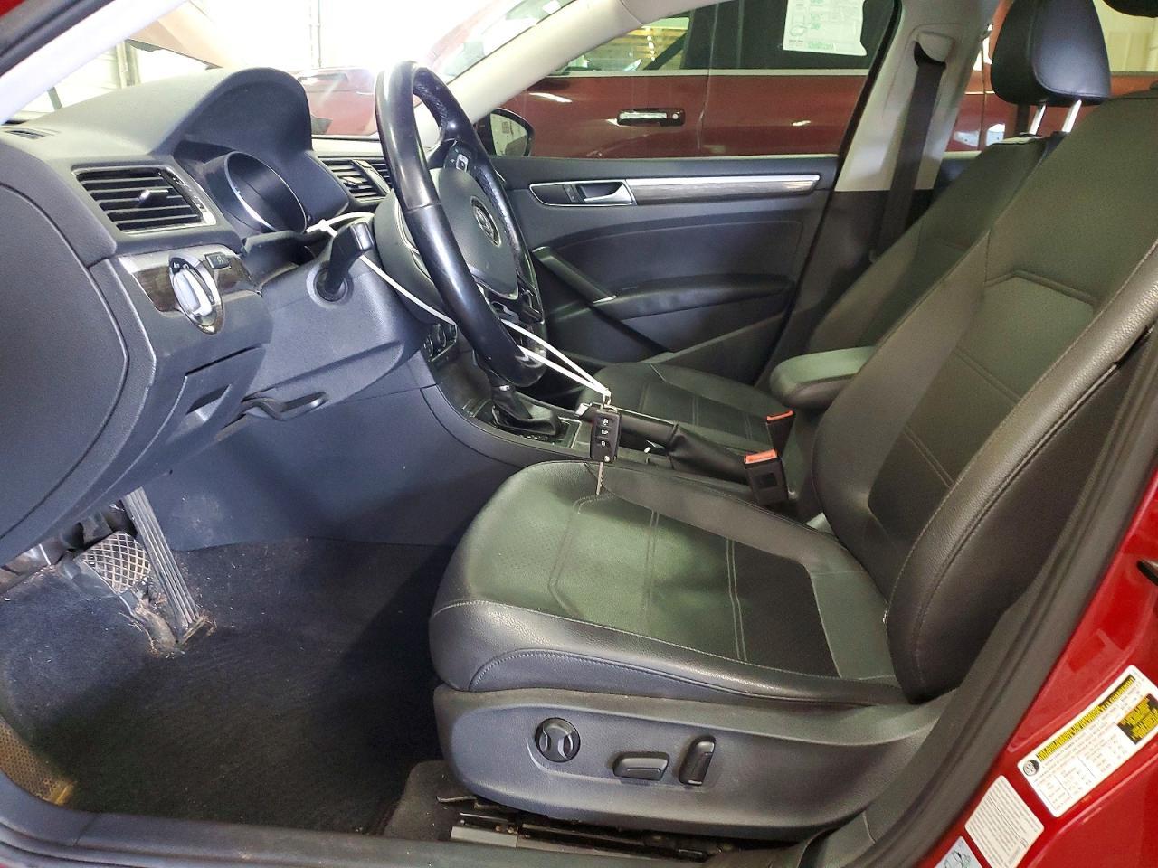 2016 VOLKSWAGEN Passat