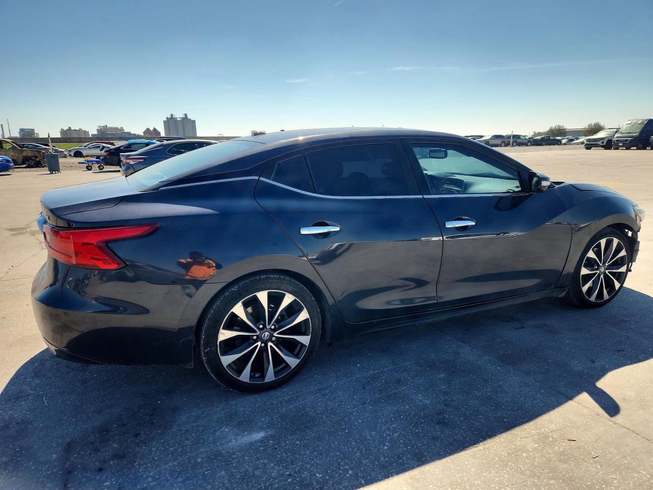 2016 NISSAN