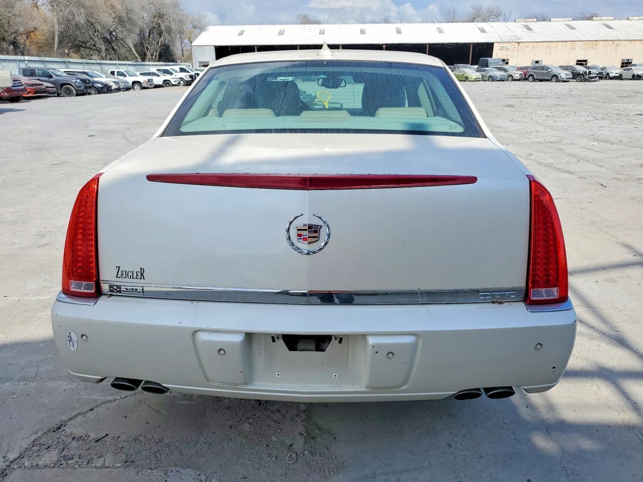 2011 CADILLAC DTS