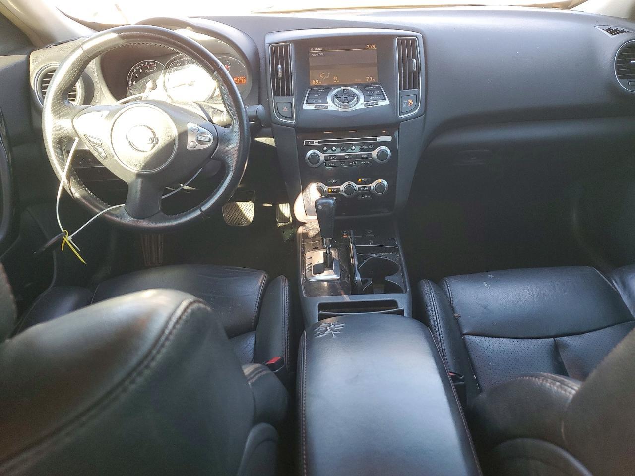 2011 NISSAN Maxima