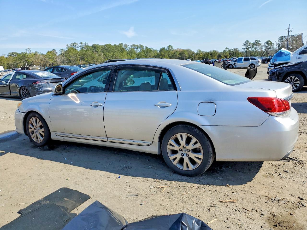 2011 TOYOTA Avalon
