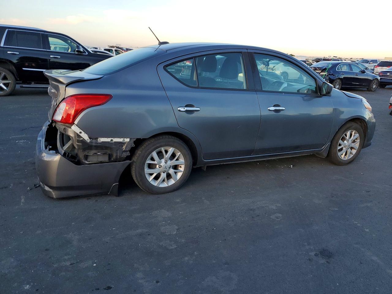 2017 NISSAN VERSA