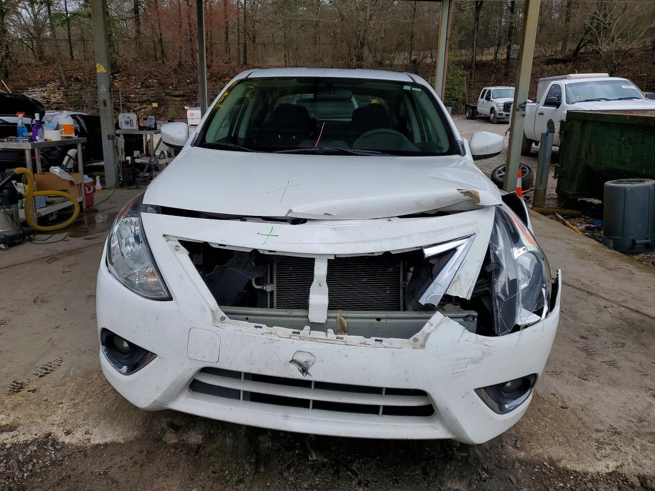 2019 NISSAN VERSA