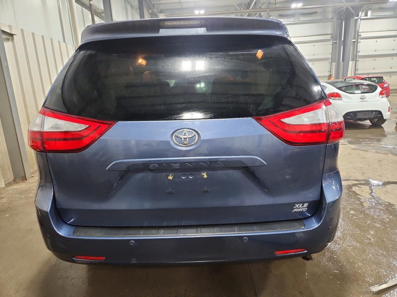 2017 TOYOTA SIENNA