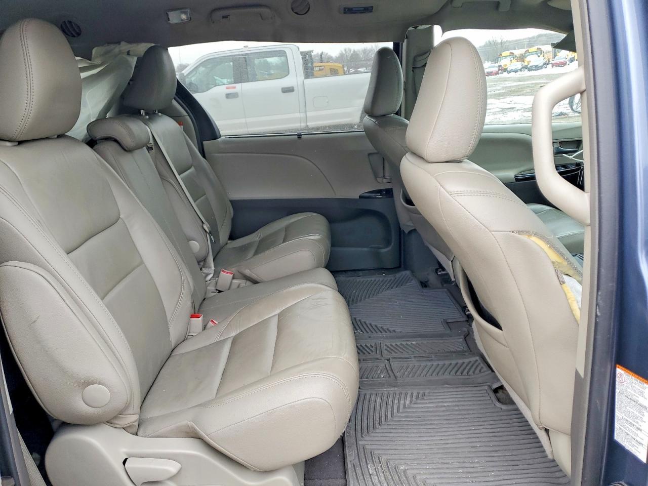 2016 TOYOTA SIENNA