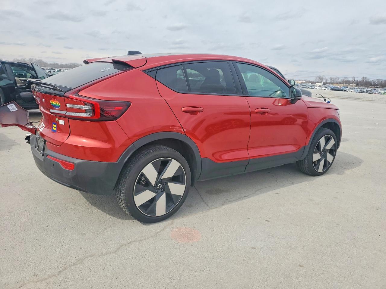2023 VOLVO C40