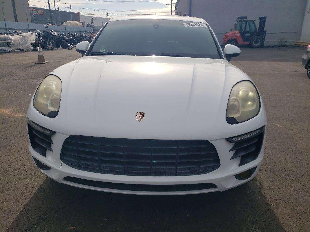 2015 PORSCHE Macan