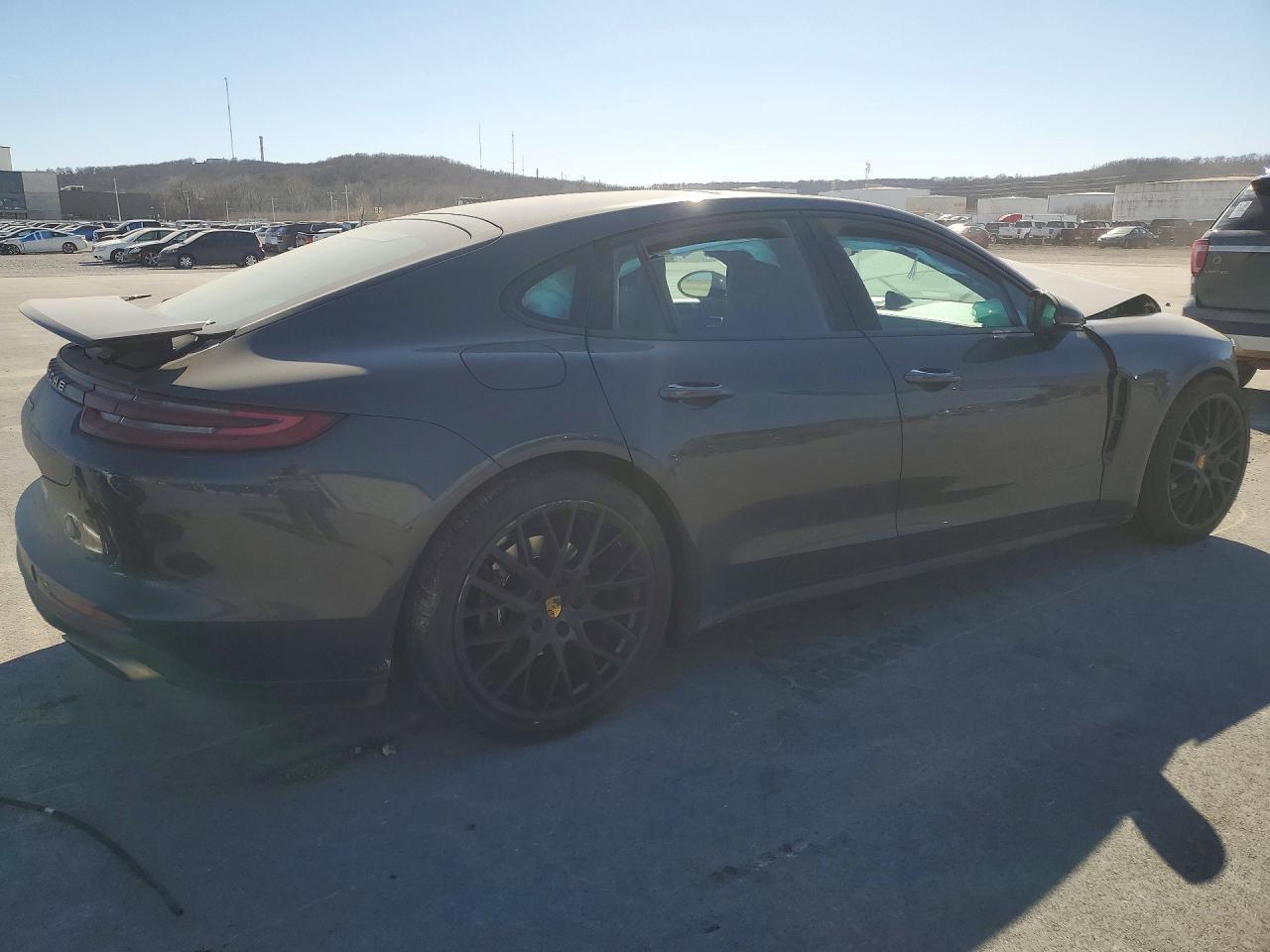 2017 PORSCHE Panamera