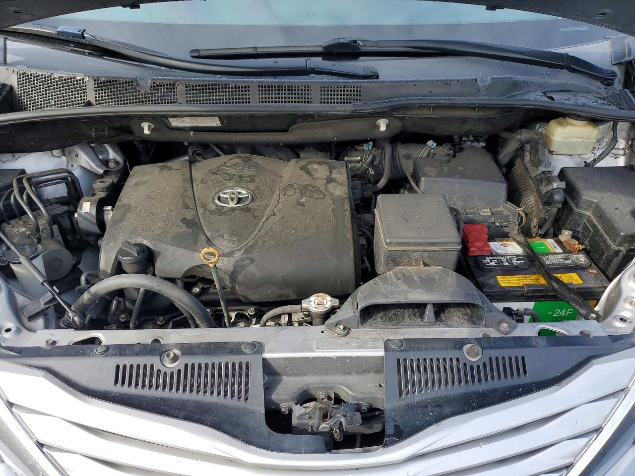 2017 TOYOTA SIENNA