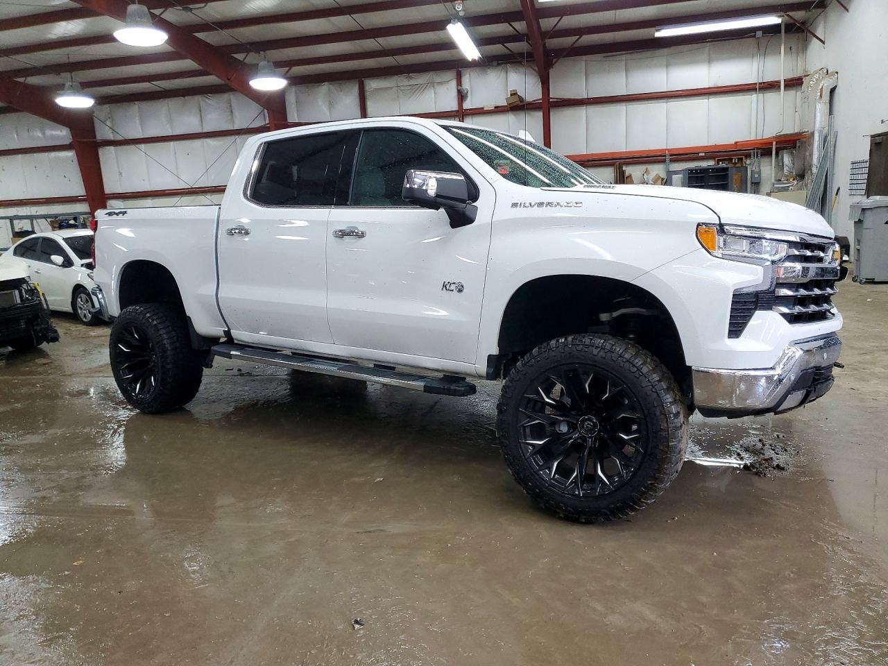 2025 CHEVROLET Silverado