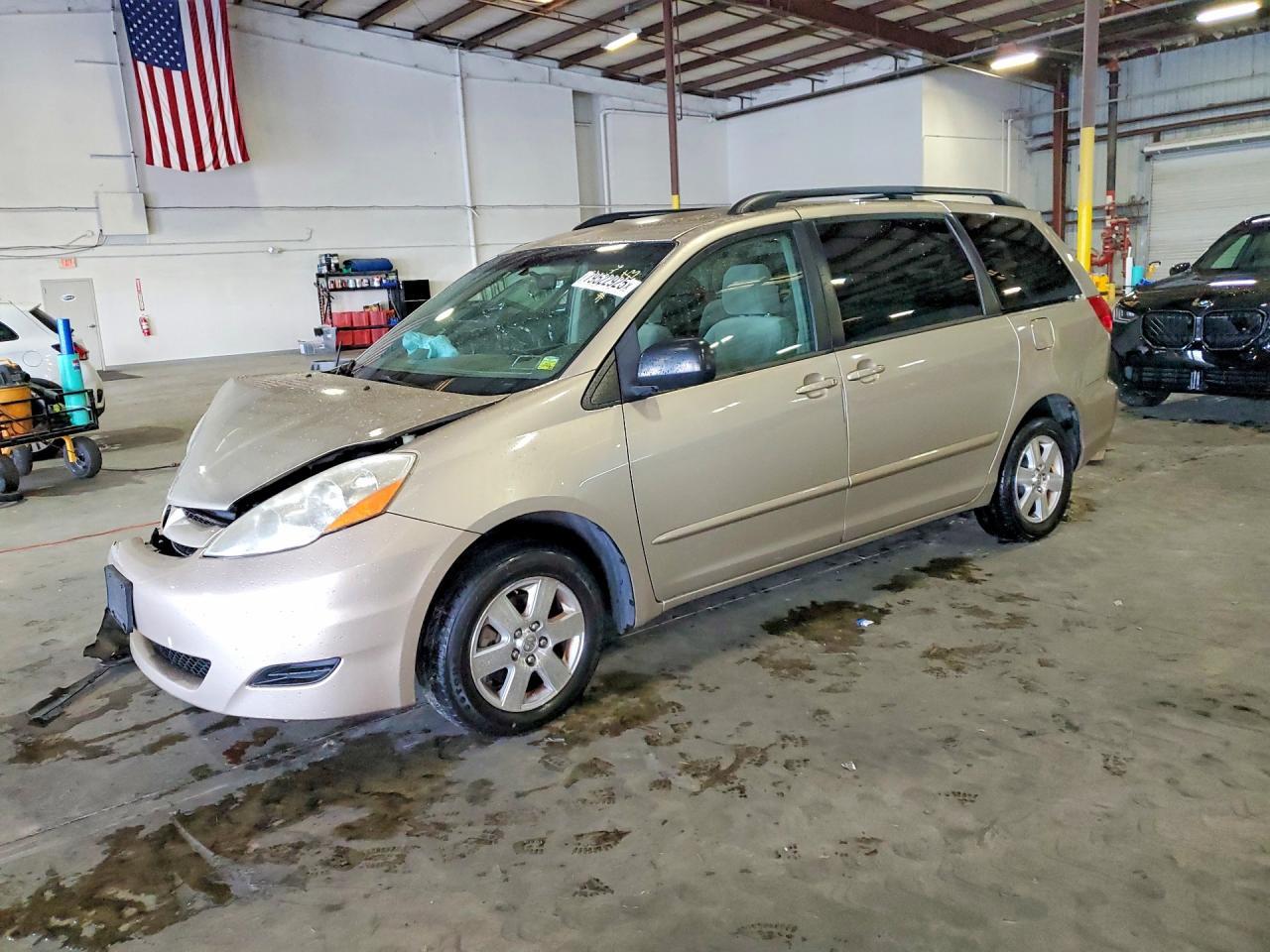 2010 TOYOTA SIENNA