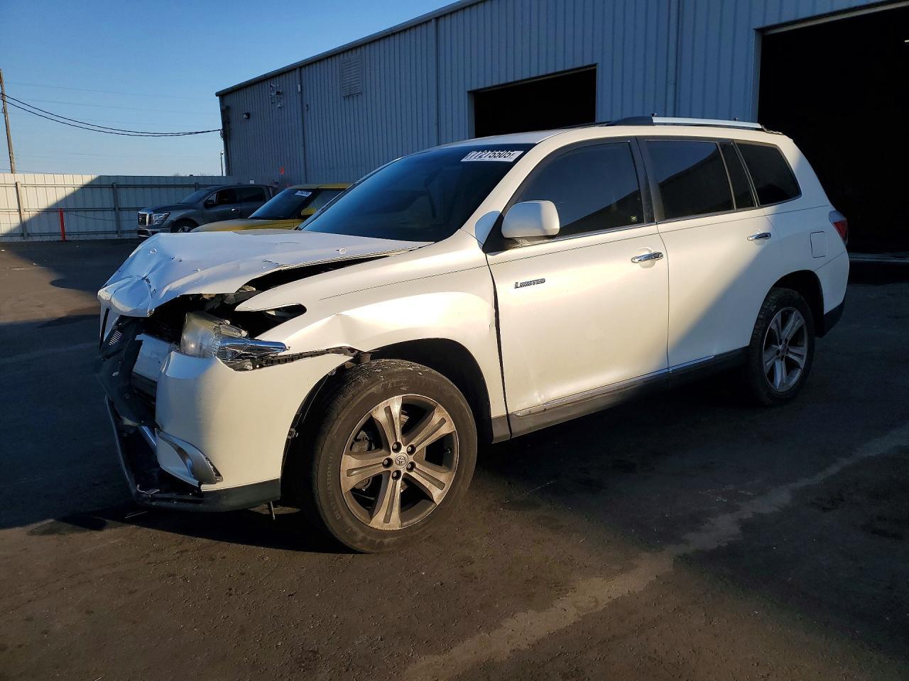 2013 TOYOTA HIGHLANDER