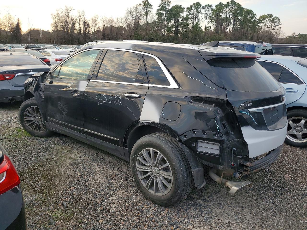 2017 CADILLAC XT5