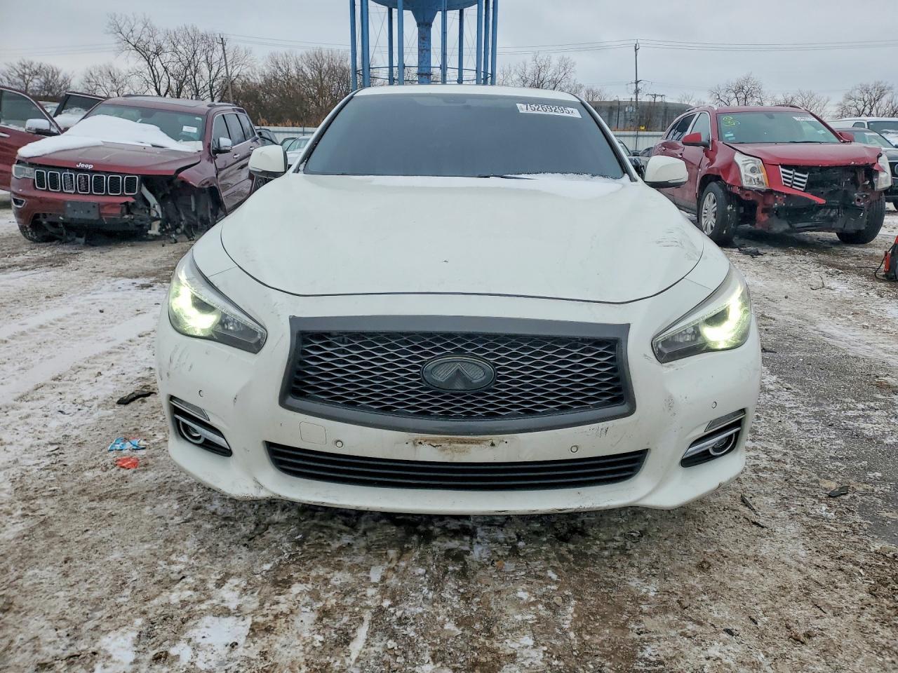2015 INFINITI Q50