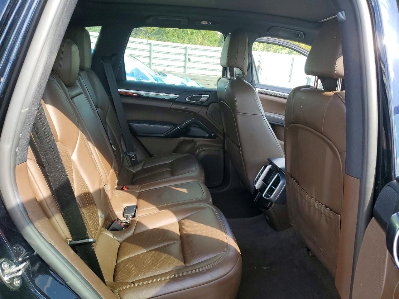 2017 PORSCHE CAYENNE
