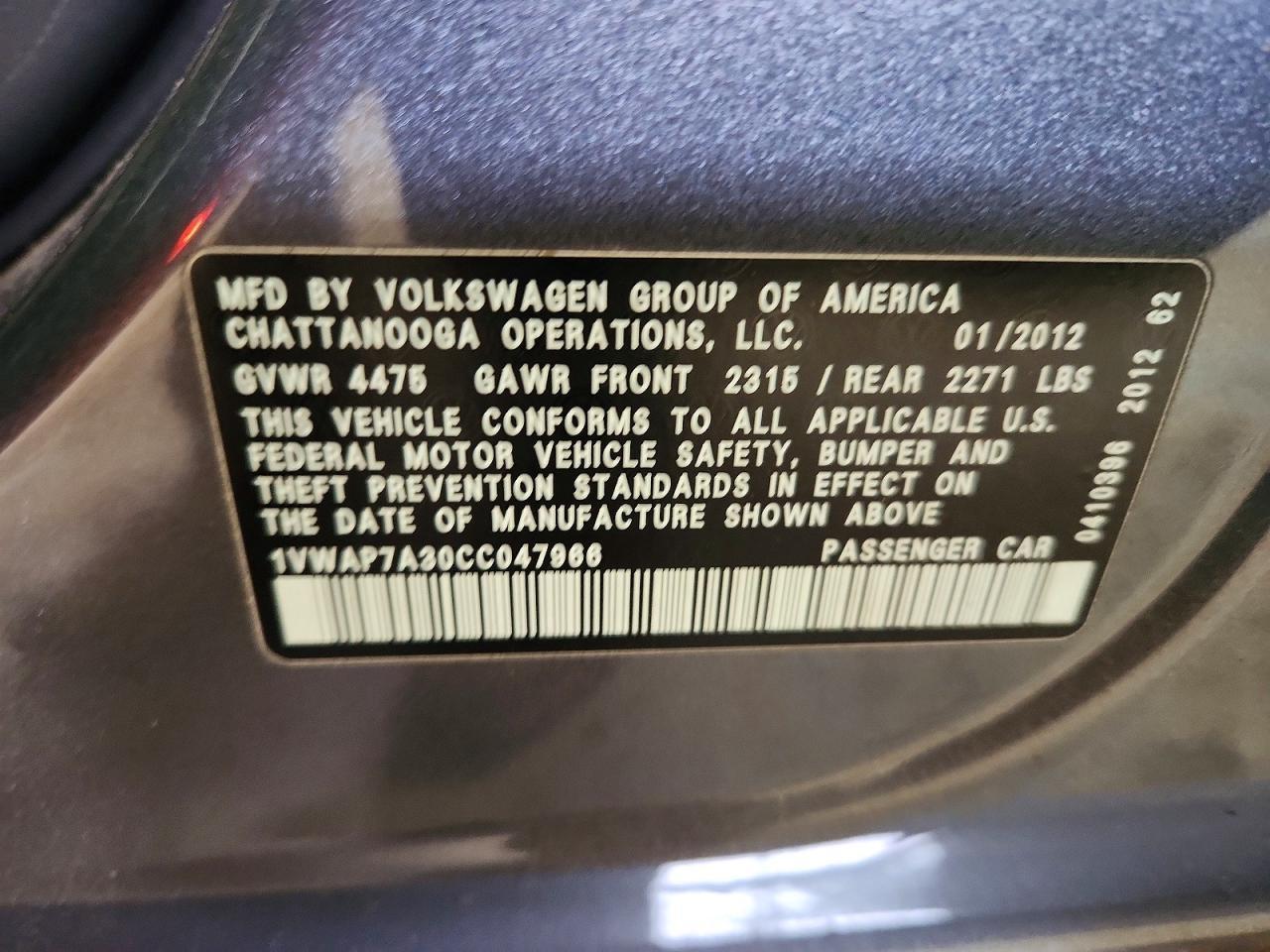 2012 VOLKSWAGEN Passat